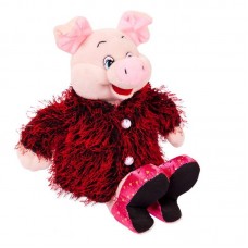 Свинка в розовых туфлях и бордовой шубке, 17 см.