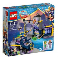 Конструктор LEGO SUPER HERO GIRLS "Секретный бункер Бэтгёрл"